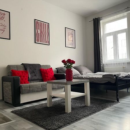 Tiffany Apartment In The City Center Братислава Екстериор снимка