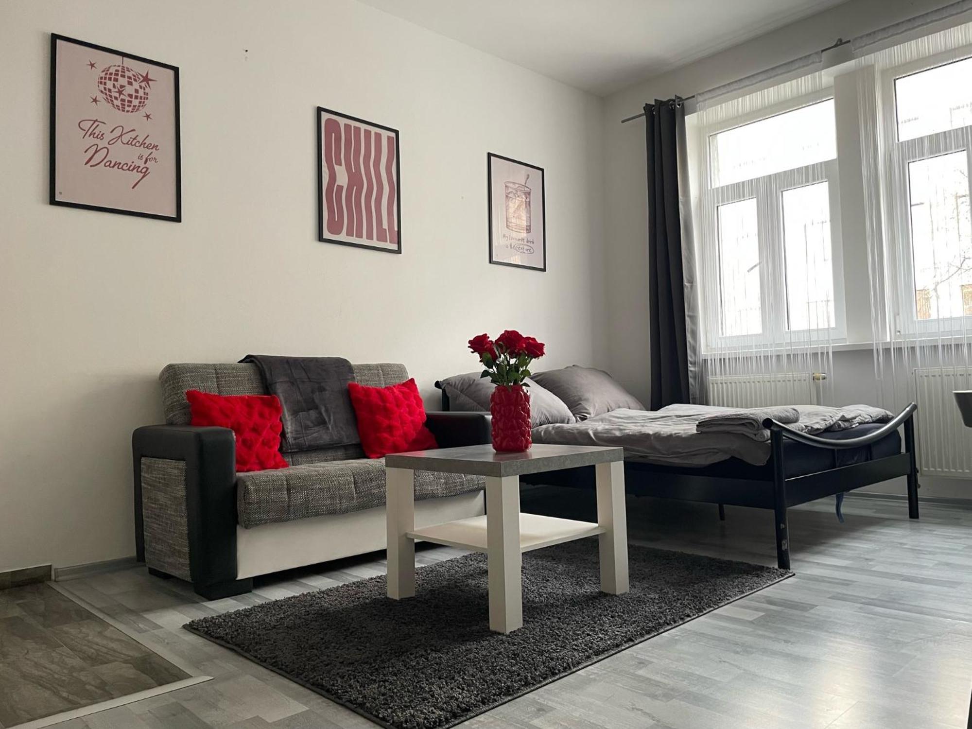 Tiffany Apartment In The City Center Братислава Екстериор снимка