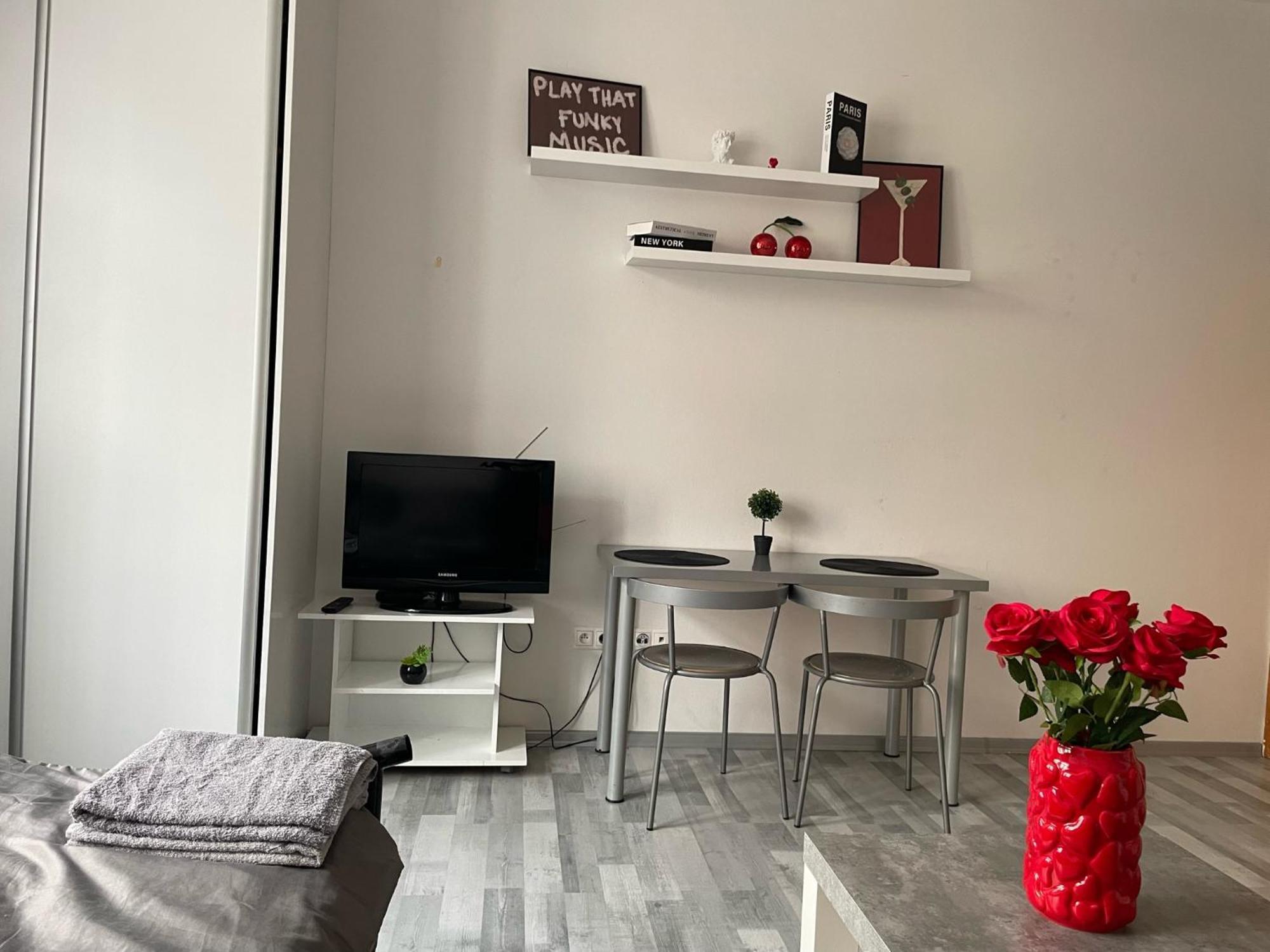 Tiffany Apartment In The City Center Братислава Екстериор снимка